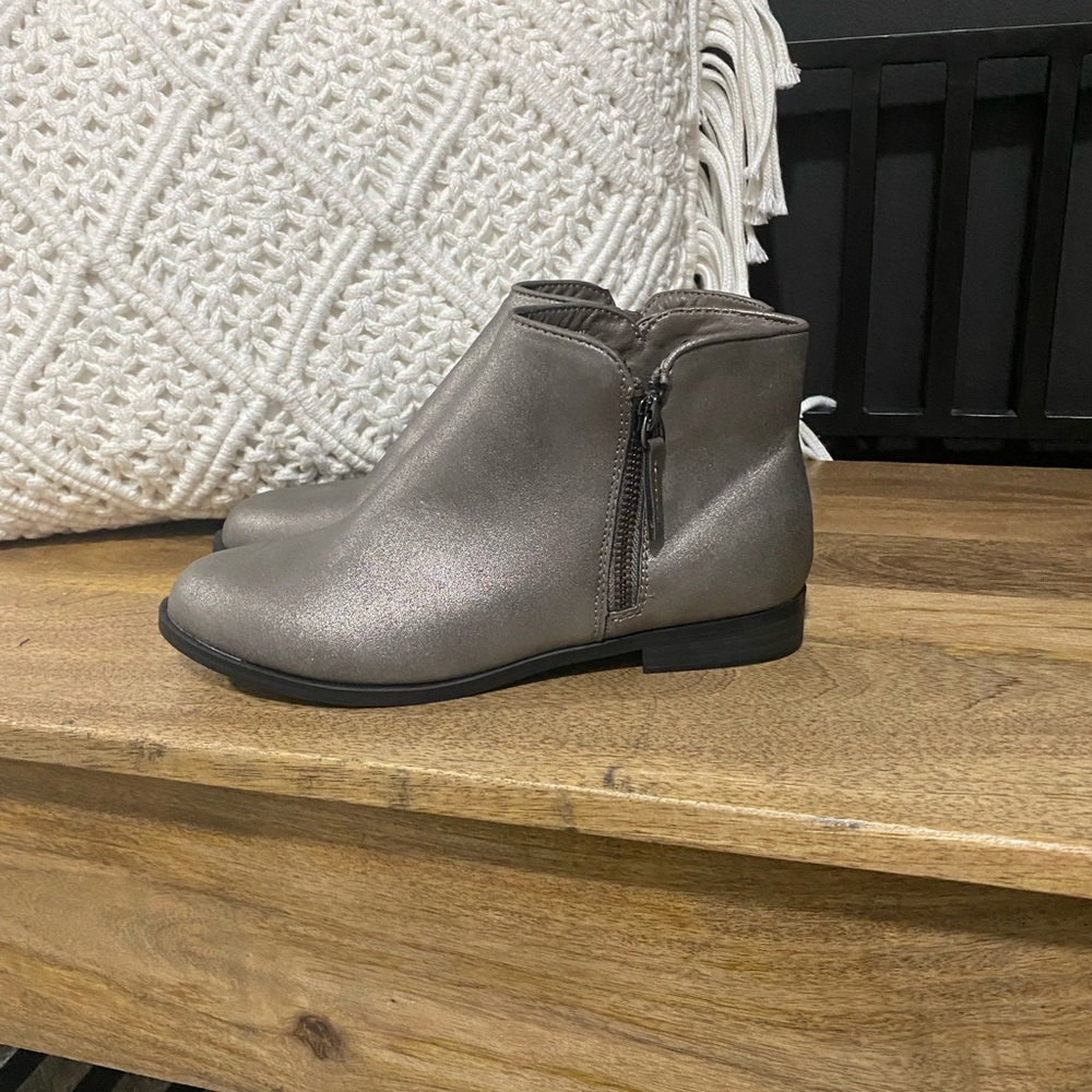 Cat & Jack booties